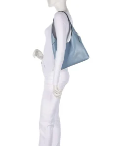 Brooklyn 28 Beuteltasche fein genarbtes Leder hellblau