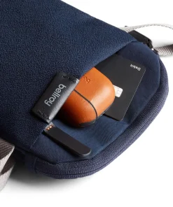 City Umhängetasche recyceltes Nylon navy