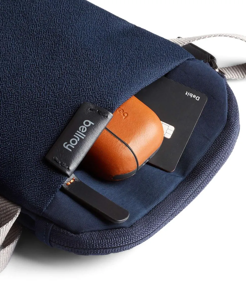 City Umhängetasche recyceltes Nylon navy