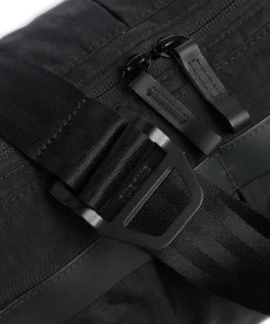 District Collection Yoyogi 14L Umhängetasche recyceltes Nylon schwarz